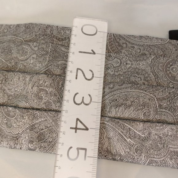 Cummerbund Mens Gray White Tuxedo Belt OS Paisley Elastic Pleated‎ Gold Buckle - Picture 6 of 10